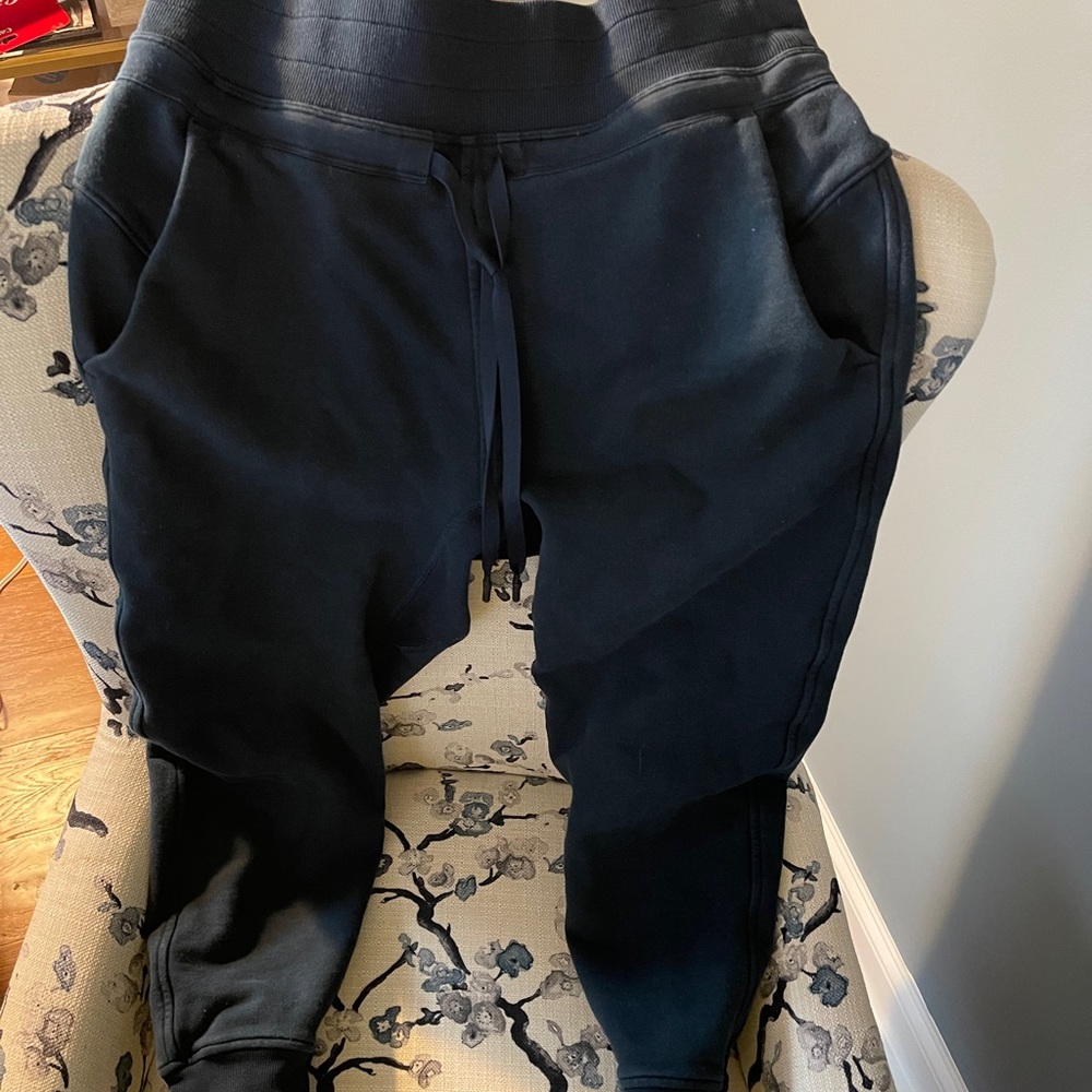 Lululemon Press Pause jogger size 4